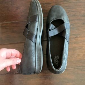 Skechers Goga Max Black Ballet Flats
